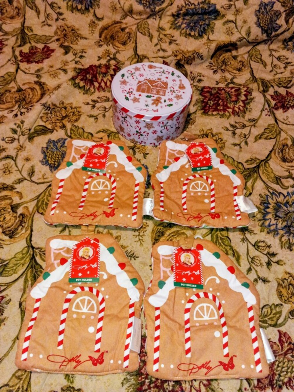 DOLLY PARTON 4 PIECE COLORFUL POTHOLDERS SET IN HER COLORFUL TIN CAN